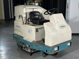 Maszyna czyszcząca TENNANT 7200 - używana, w dobrym stanie technicznym, w pełni sprawna