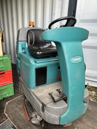 Maszyna czyszcząca TENNANT T7 - używana, w dobrym stanie, w pełni sprawna